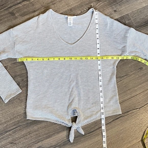 Caution To The Wind Tie Front Long Sleeve Top Gray & White stripes Size M - Picture 6 of 8